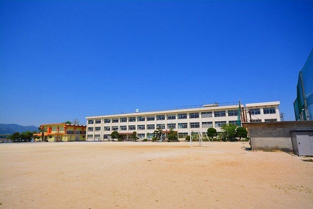 近くの今川小学校まで850m（徒歩11分）