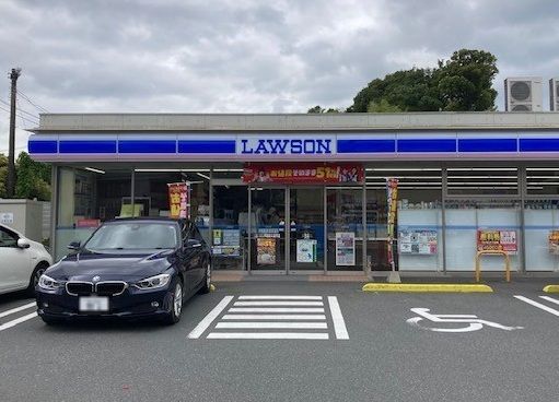 近くのローソン戸塚町大坂下店まで162m(徒歩3分)