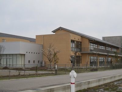 近くの南部中学校まで500m（徒歩7分）
