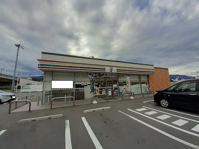 近くのセブンイレブン渋川石原店まで230m(徒歩3分)