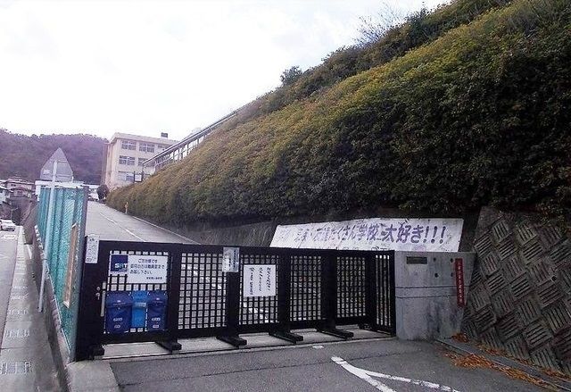 近くの昭和南小学校まで500m（徒歩7分）