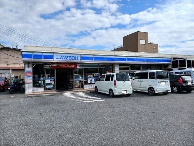 近くのコンビニまで550m（徒歩7分）