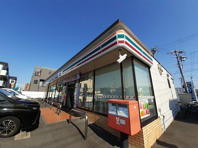 近くのコンビニまで110m（徒歩2分）