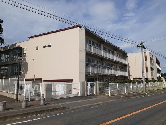 近くの前橋市立大胡小学校まで2,000m（徒歩25分）