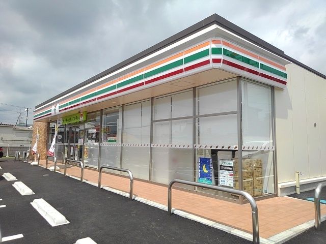 近くのコンビニまで850m（徒歩11分）