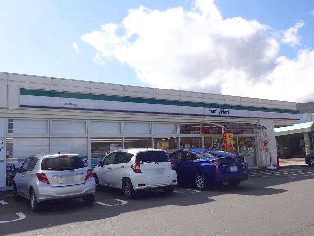 近くのファミリーマート JA西箕輪店まで400m(徒歩5分)