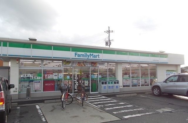 近くのコンビニまで750m（徒歩10分）