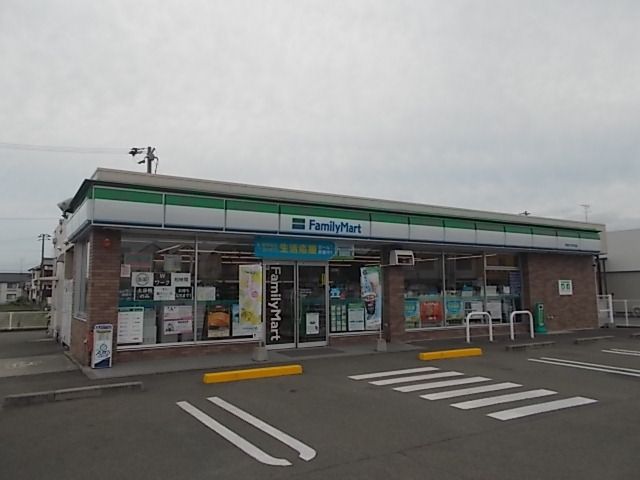 近くのファミリーマートたちばな店様まで260m(徒歩4分)