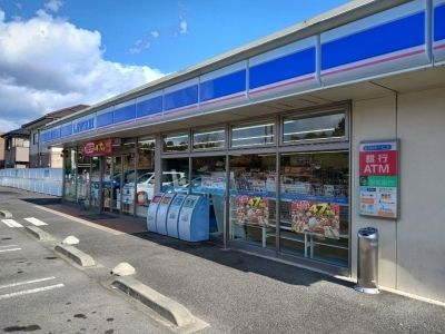 近くのローソン吉岡駒寄インター通店まで50m（徒歩1分）
