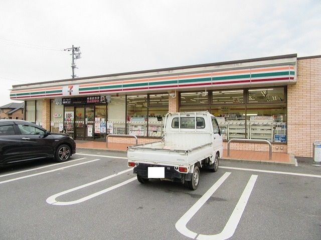 近くのコンビニまで170m（徒歩3分）