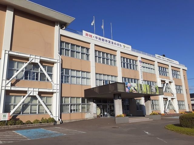 近くの北秋田市役所まで877m（徒歩11分）