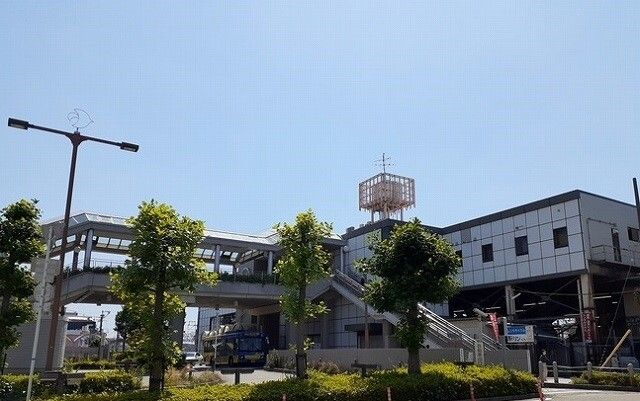 近くのJR千里丘駅まで400m(徒歩5分)
