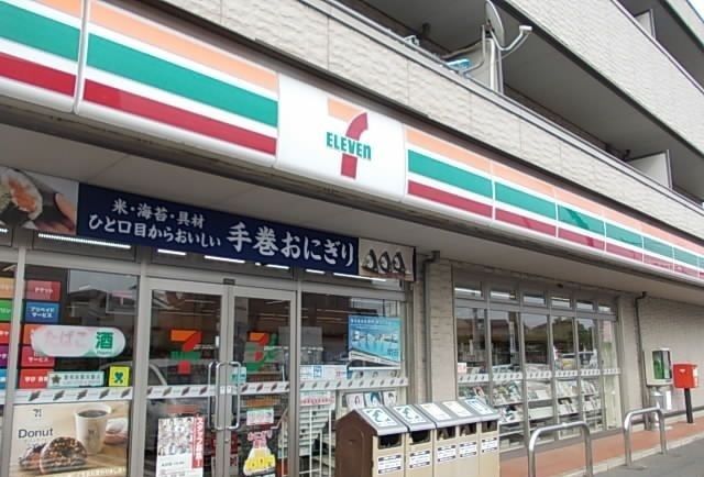 近くのコンビニまで750m（徒歩10分）