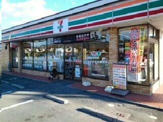 近くのコンビニまで340m（徒歩5分）