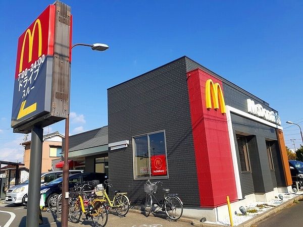 近くのマクドナルドまで700m（徒歩9分）