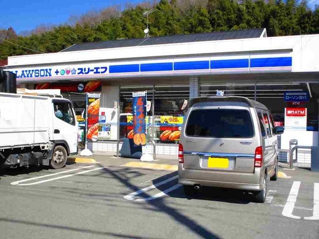 近くのローソンまで350m（徒歩5分）