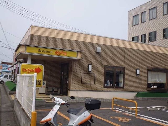 近くのジョイフル三川店まで1,100m（徒歩14分）