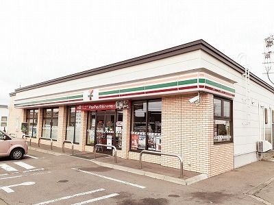 近くのセブンイレブン札内西町店まで140m（徒歩2分）