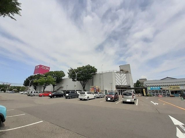 近くのスーパーまで850m（徒歩11分）