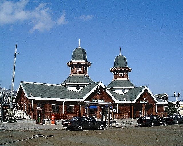 近くの若狭本郷駅まで700m（徒歩9分）
