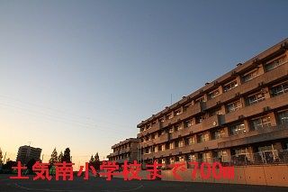 近くの千葉市立土気南小学校まで700m（徒歩9分）