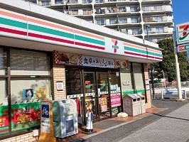 近くのセブンイレブンまで107m（徒歩2分）