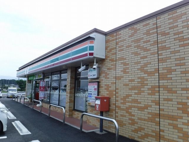 近くのコンビニまで650m（徒歩9分）
