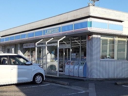 近くのローソン富山寺町店まで450m（徒歩6分）