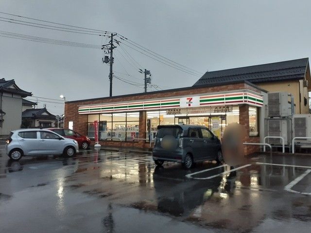 近くのセブンイレブン新潟田家1丁目店まで750m（徒歩10分）