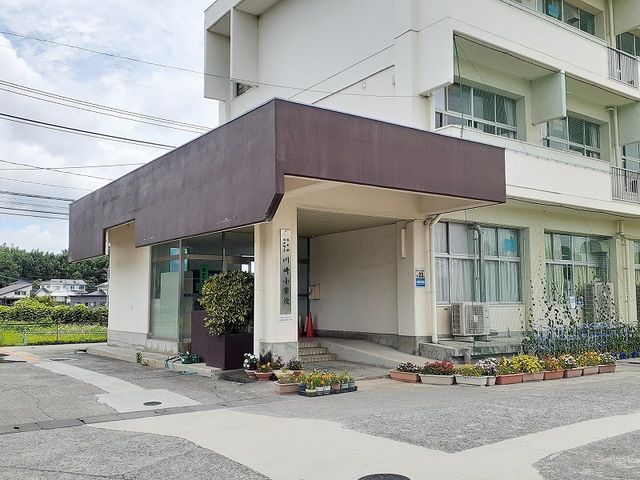 近くの日出町立川崎小学校まで750m(徒歩10分)