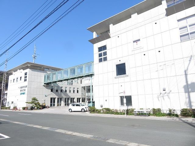 近くの八幡浜市役所保内庁舎様まで700m(徒歩9分)