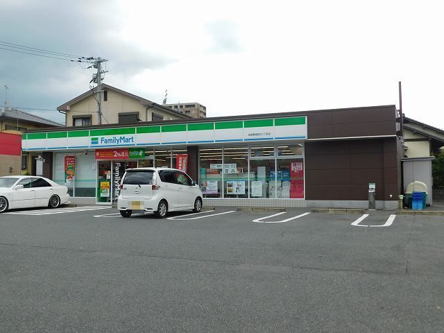 近くのファミリーマートまで350m(徒歩5分)