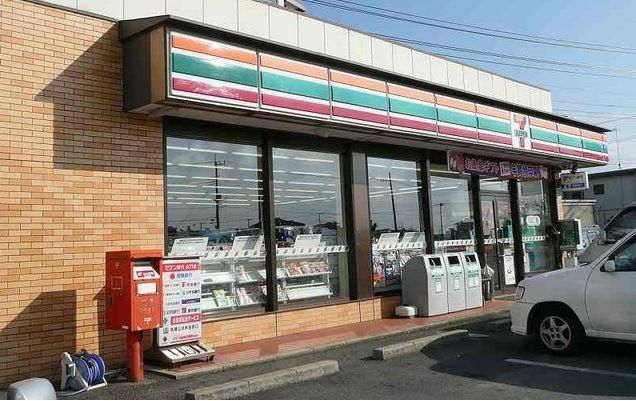 近くのコンビニまで950m（徒歩12分）