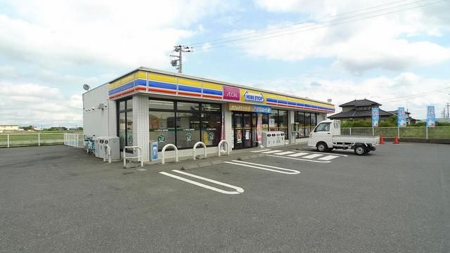 近くのミニストップ中里１丁目店まで550m（徒歩7分）