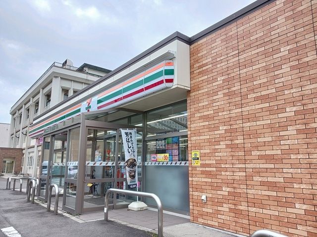 近くのセブンイレブン大館市役所前店まで715m（徒歩9分）