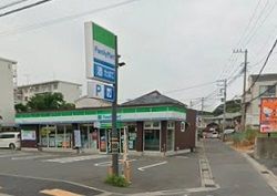 近くのファミリーマート横須賀長坂店まで660m(徒歩9分)