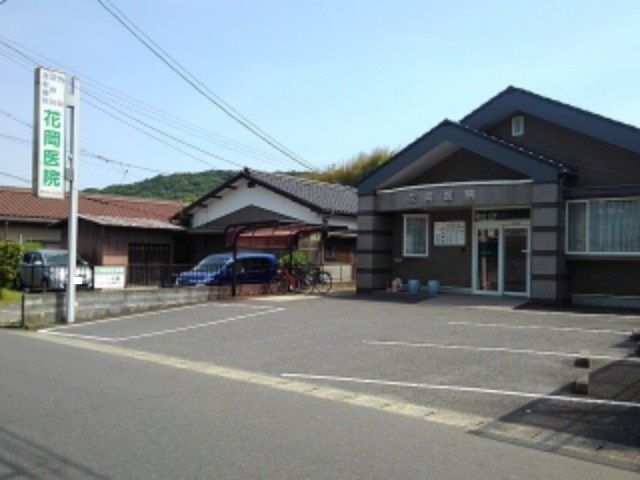 近くの花岡医院まで1,000m（徒歩13分）