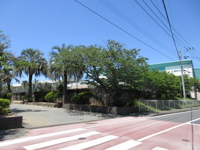 近くの腹栄中学校まで1,900m(徒歩24分)