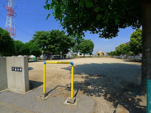 近くの二番公園まで30m（徒歩1分）