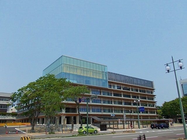 近くの秋田市役所まで2,142m（徒歩27分）