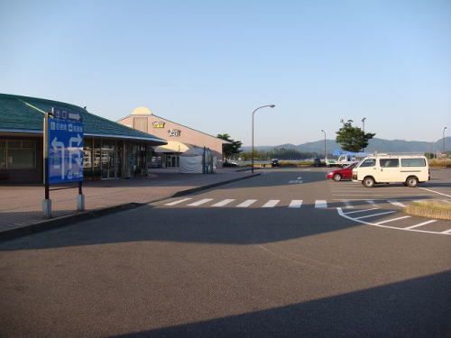 近くの道の駅 みくにまで500m(徒歩7分)