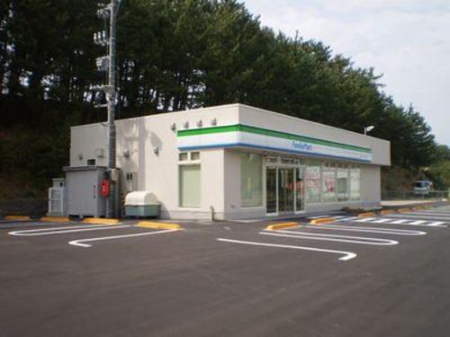 近くのファミマ 福井テクノポート店まで1,000m(徒歩13分)
