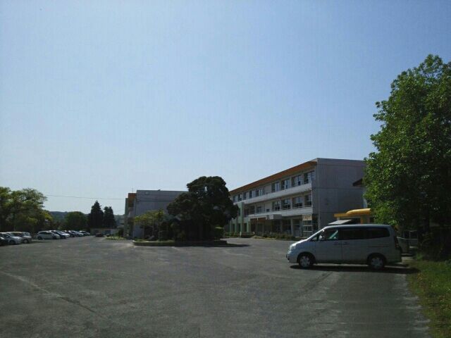 近くの国東小学校まで380m（徒歩5分）