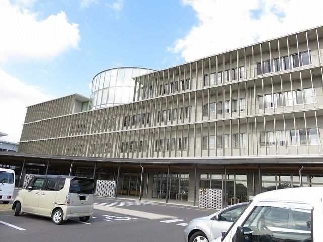 近くの国東市役所まで800m（徒歩10分）