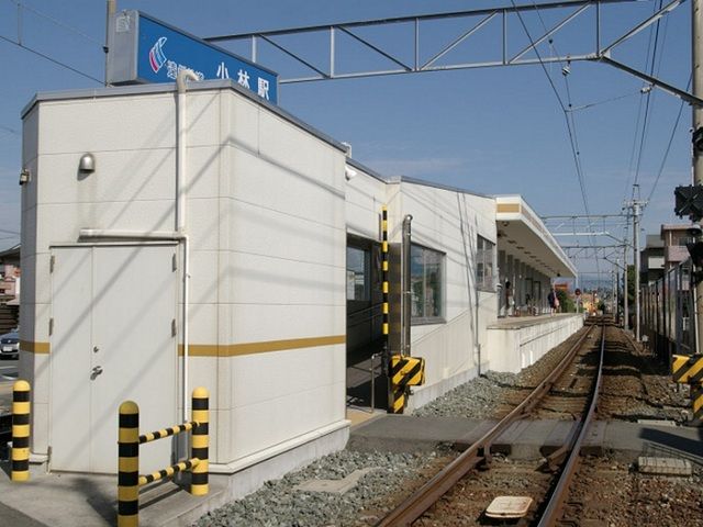 近くの遠州鉄道小林駅まで900m（徒歩12分）