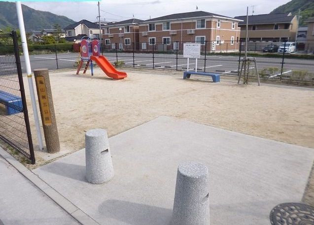 近くの亀山第五公園まで40m（徒歩1分）