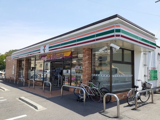 近くのセブンイレブン様まで881m（徒歩12分）