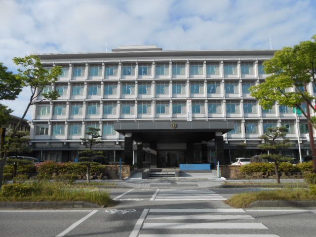 近くの彦根市役所まで250m（徒歩4分）