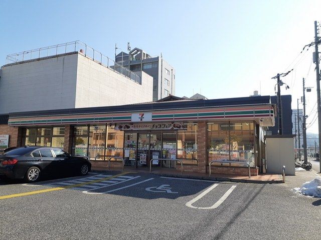 近くのセブンイレブン彦根駅前店様まで440m（徒歩6分）