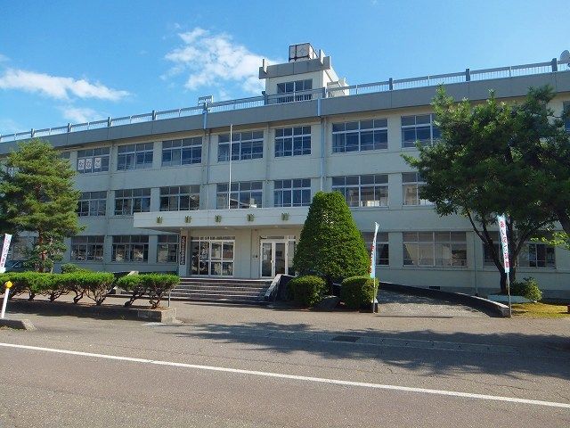近くの城西中学校まで3,200m（徒歩40分）